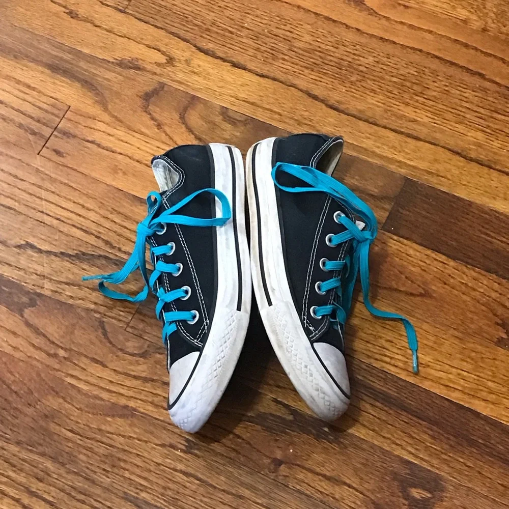 Converse All Stars Fashion Sneakers Shoes Boys Size 4 Girls Size 6 Smoke Free